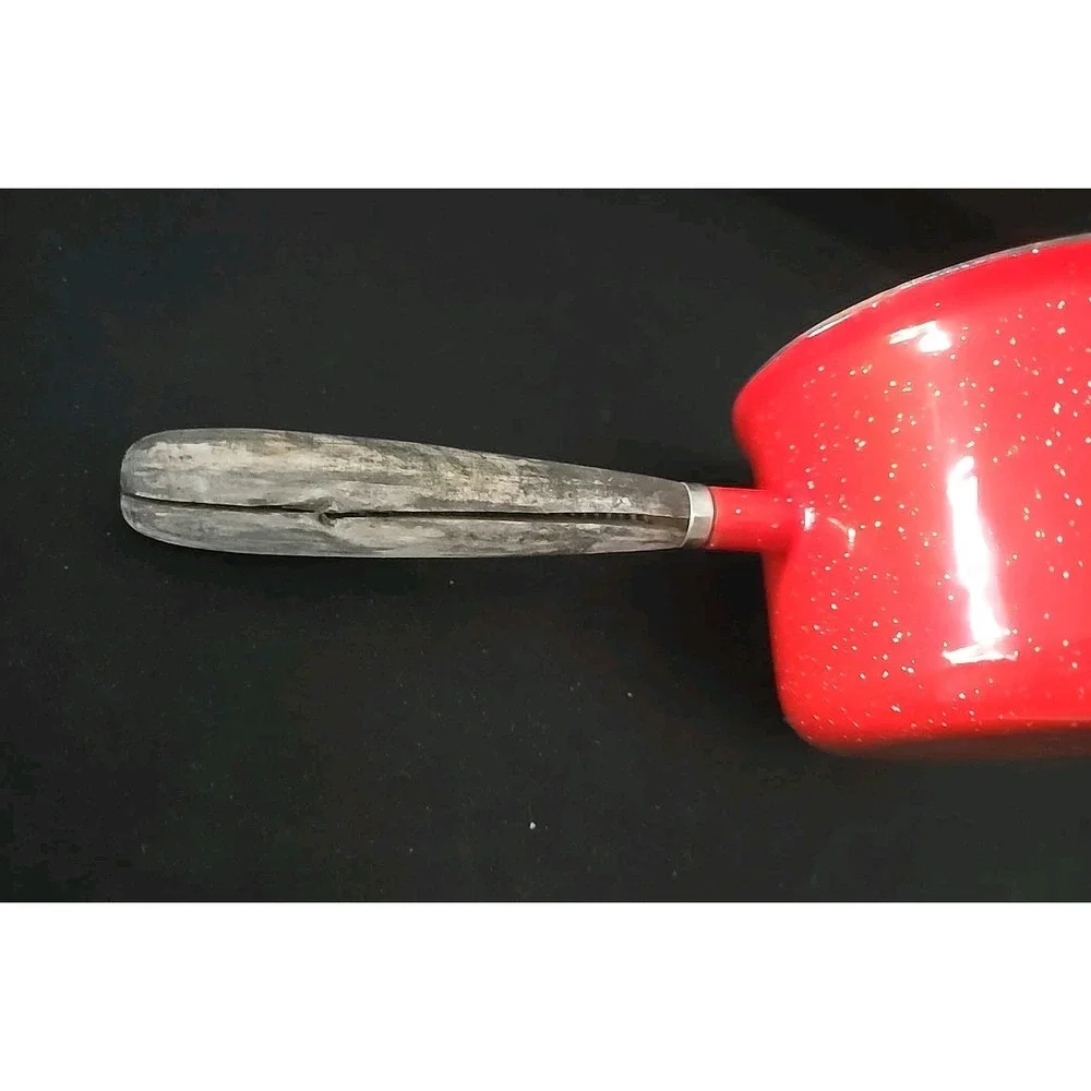 Red w‎ white speckle enamel saucepan / butter warmer w pour spout & wood handle